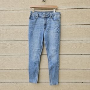 Old Navy high rise wow super skinny jeans light wash 28 inch inseam size 12